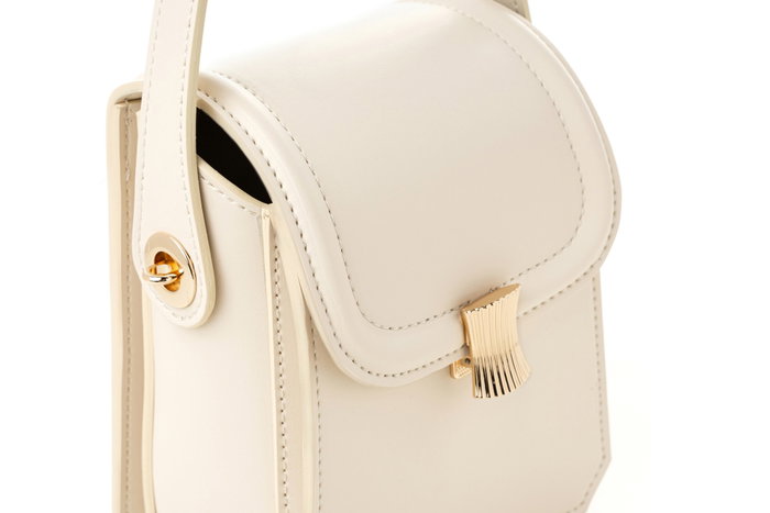 Vince Camuto Bolso Bandolera Crema en Polipiel